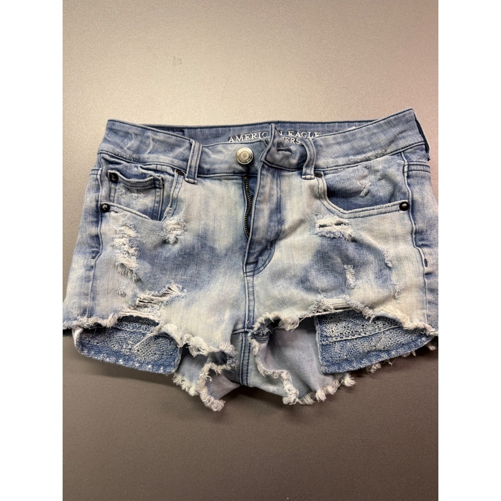 American Eagle Outfitters Distressed Denim Cutoff Shorts Light Wash‎ Lace Size 2